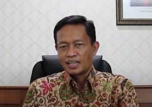 Drs. Isnawa Adji, MAP