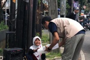 Rutinkan Sedekah Nasi Jumat